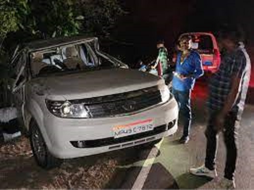 narmadapuram, Car overturns,  Congress leader killed