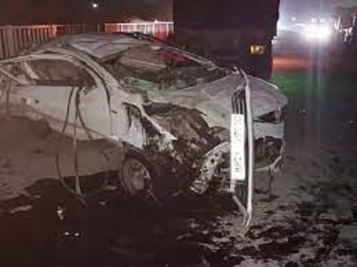 satna, Car rammed, three people died.