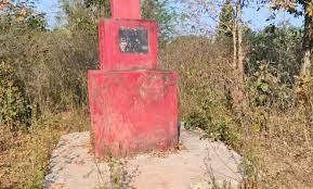 dantewada, soldiers demolished , Naxalite memorial 