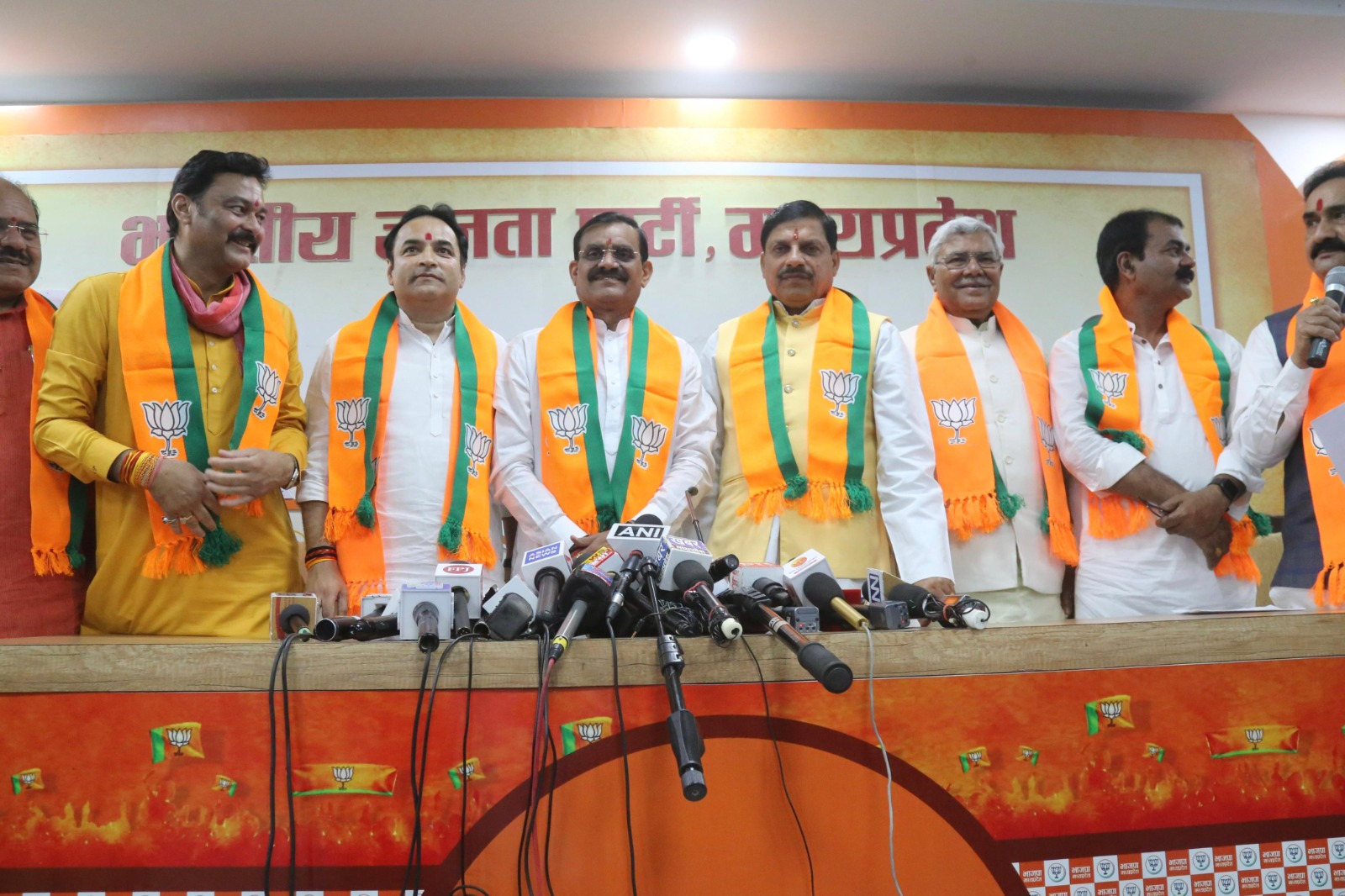 bhopal, Former MP , MLAs join BJP