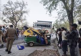  Chitrakoot, Five visitors killed , dumper-auto collision