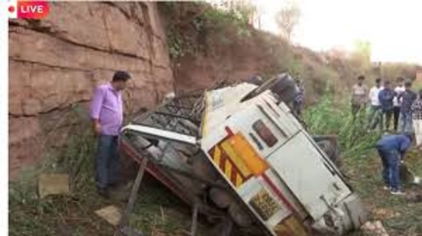 raipur,two women killed , bus accident
