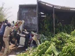 narmadapuram, Truck full of bananas, overturned on auto