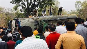 raise, Bus full of pilgrims,Gangasagar, overturned