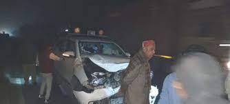 lucknow, BJP MP ,Jagdambika Pal, narrowly escapes ,road accident