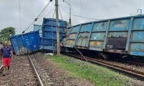 patna, 13 wagons , goods train derailed 