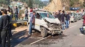 shimla, Car crushed ,nine laborers , Shimla-Kalka highway