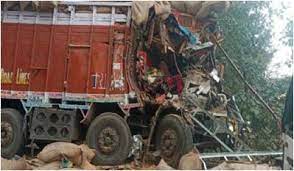 dhar, Truck collided , four died