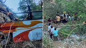 mumbai, Eight killed , bus falls 