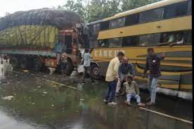 kondagaon, Collision , truck and passenger bus