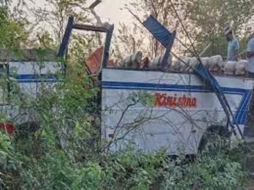 bhind,Five killed ,bus-truck collision