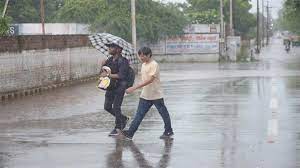 Gwalior,Strong sunshine, rain accompanied 