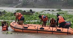 jabalpur, Pickup vehicle ,Hiran river, NDRF did rescue