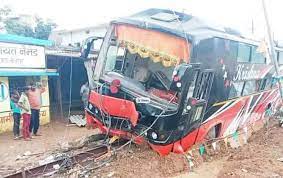  Bijapur, Uncontrolled bus ,electric pole