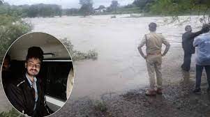 indore, Former minister son, drowned flood
