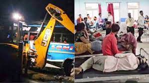 khargon,Bus of BJP workers , collides with truck