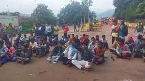 dantewada, Villagers sit on strike , cancellation of lease