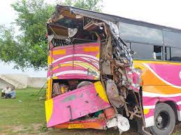 jagdalpur,  trailer and bus, two passengers killed