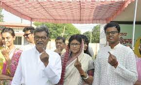 raipur, Assembly Speaker, Dr. Mahant voted