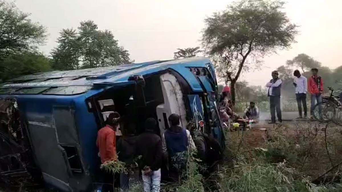 ashoknagar, Sleeper bus , overturned