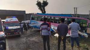 khandwa, Bus collides , Indore road