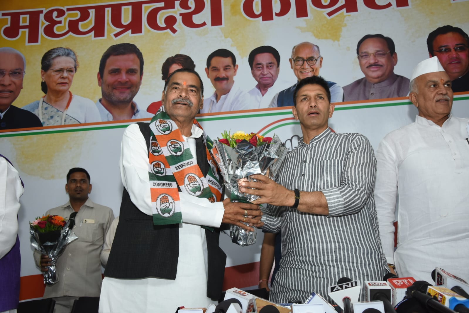 bhopal, Laxman Tiwari, membership of Congress