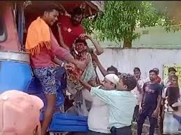 bejapur, Truck laden ,cylinders 