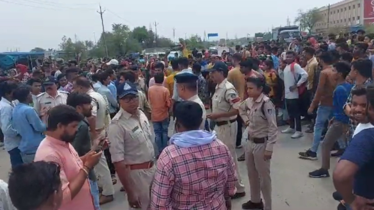 raisen, Yarn mill workers ,blocked the highway 