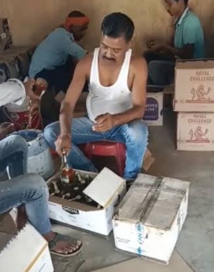 korba, Supervisor and salesman , adulterating liquor