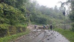 darjiling, NH-10 closed , Likuvir in Darjeeling 