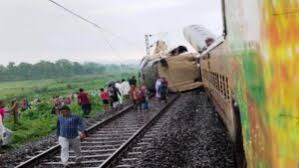 guwahati, Kanchenjunga Express accident,track repair