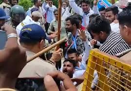rewa,NSUI workers protest ,baton charge