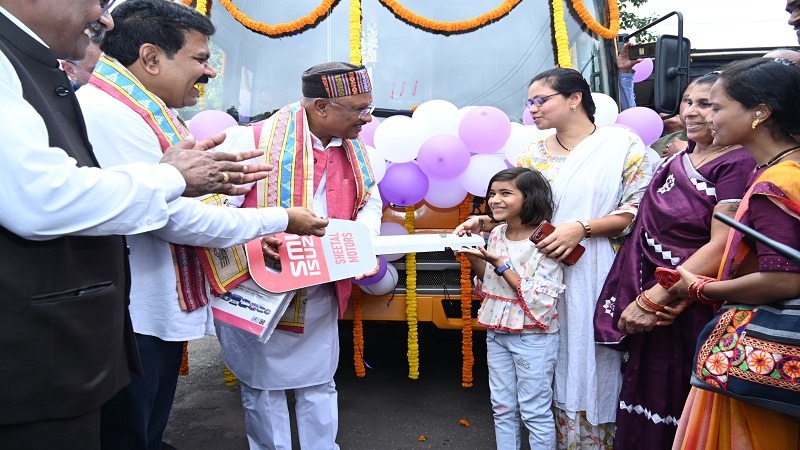 raipur, Chief Minister Sai, inaugurated school bus 