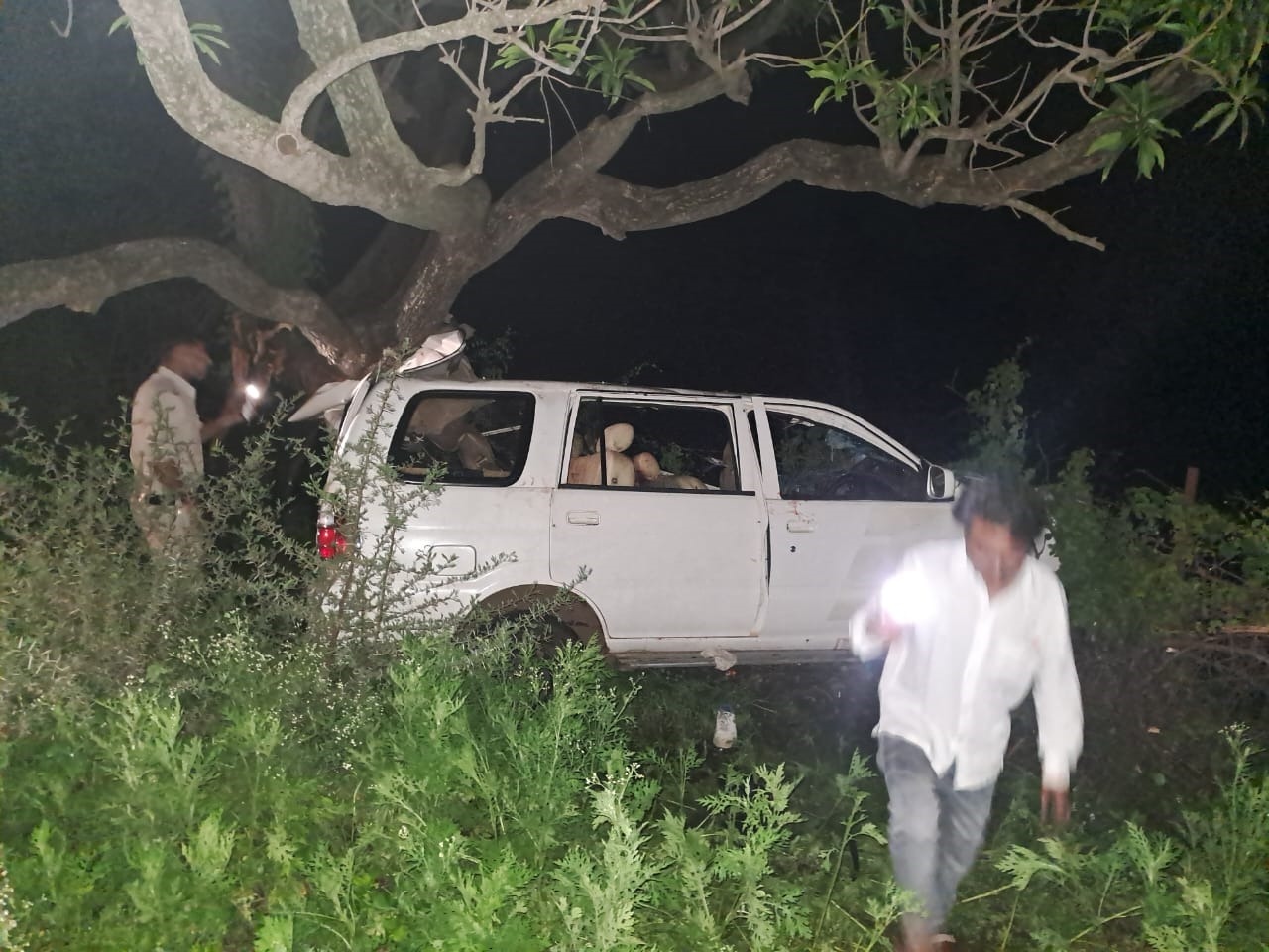 narmadapuram, Tavera car , five youth died