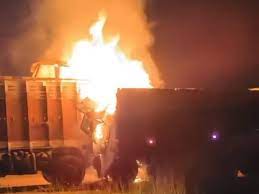 jabalpur, Truck caught fire ,roadside highway