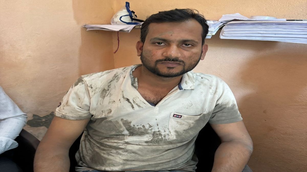 shajapur, Patwari taking bribe, arrested red handed