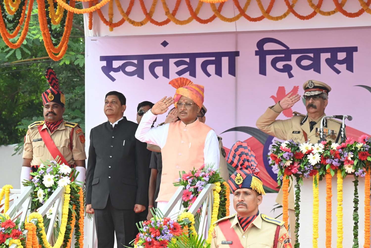 raipur, Chief Minister Sai, hoisted the flag 