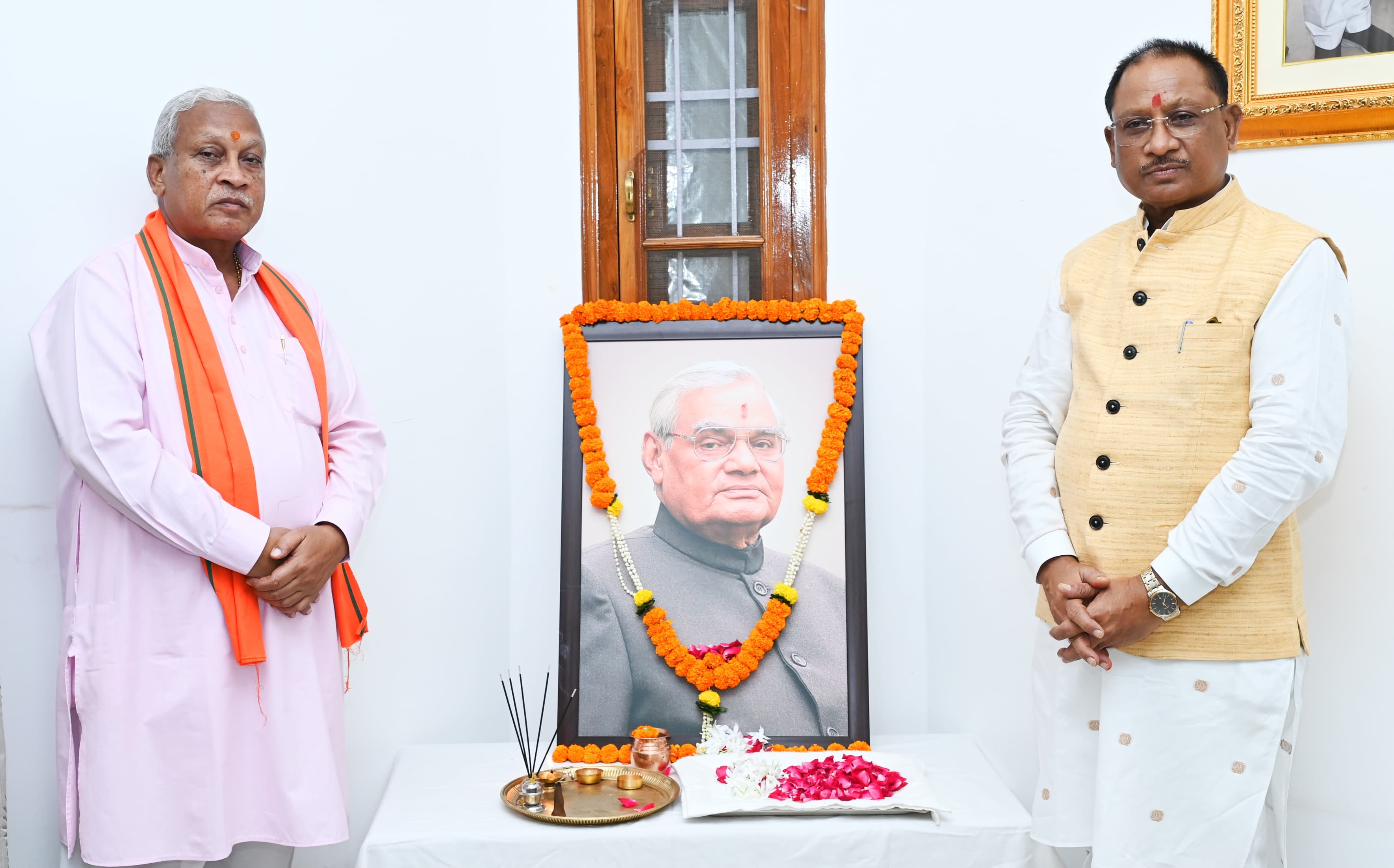 raipur, Chief Minister, paid tribute 