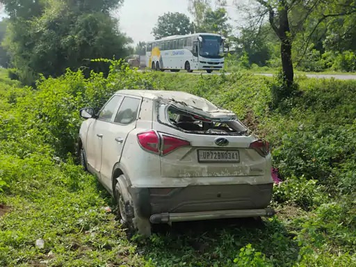 dewas,   car of a family ,visit Mahakal 