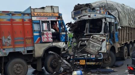 manendragarh, Two trucks collided, National Highway