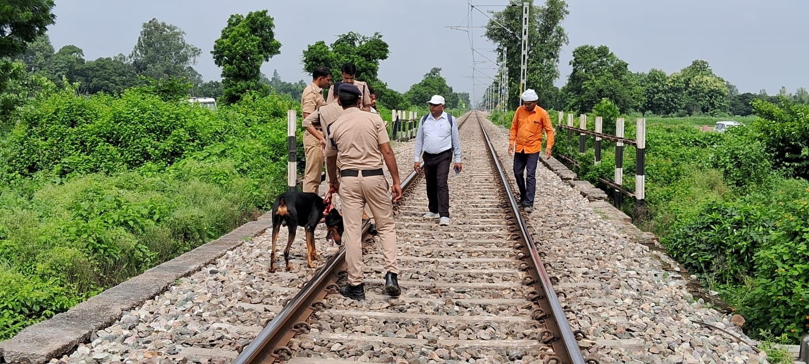 farrukhabad,  conspiracy to overturn, train 