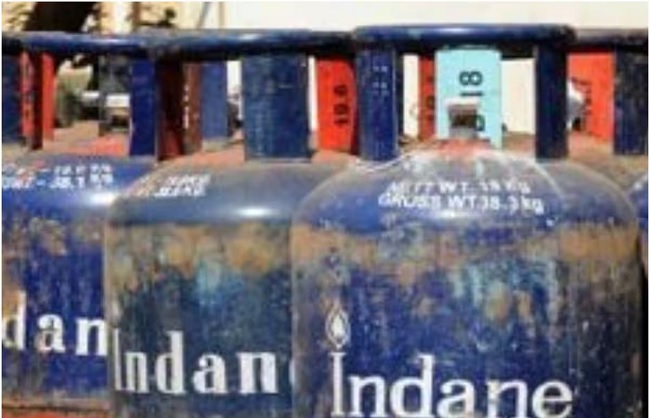 new delhi,Commercial gas cylinder, costlier  