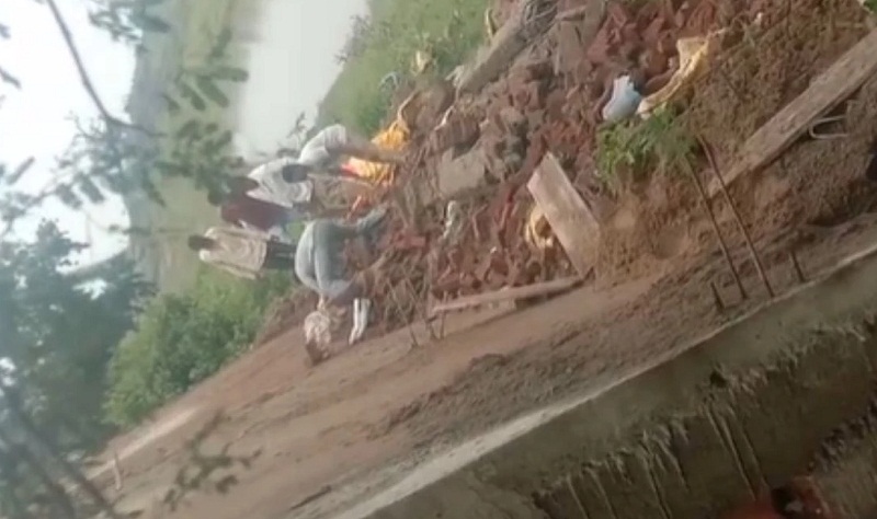 khargon,  roof and wall, under construction collapsed