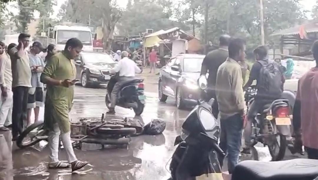 korba, Truck crushes ,bike rider, one dead