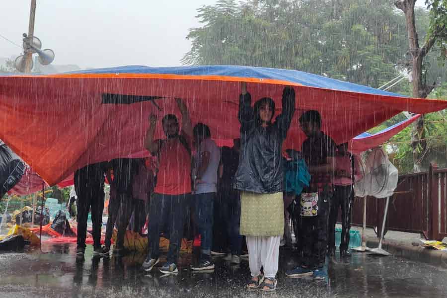 kolkata, Doctors continue protest , intervention from President