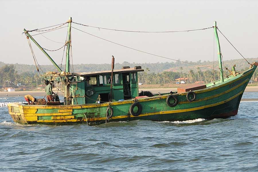 kolkata,49 fishermen , missing in the sea