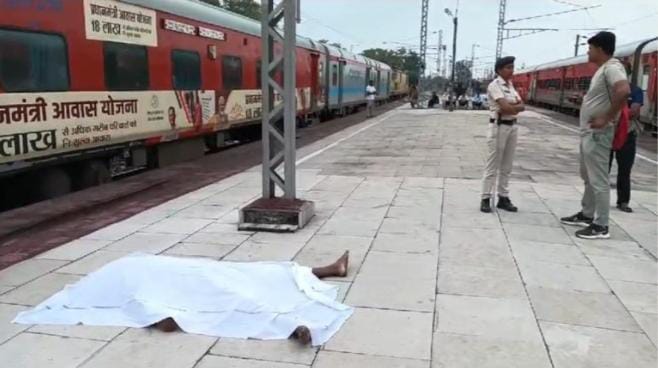 korba, Youth commits suicide , railway station