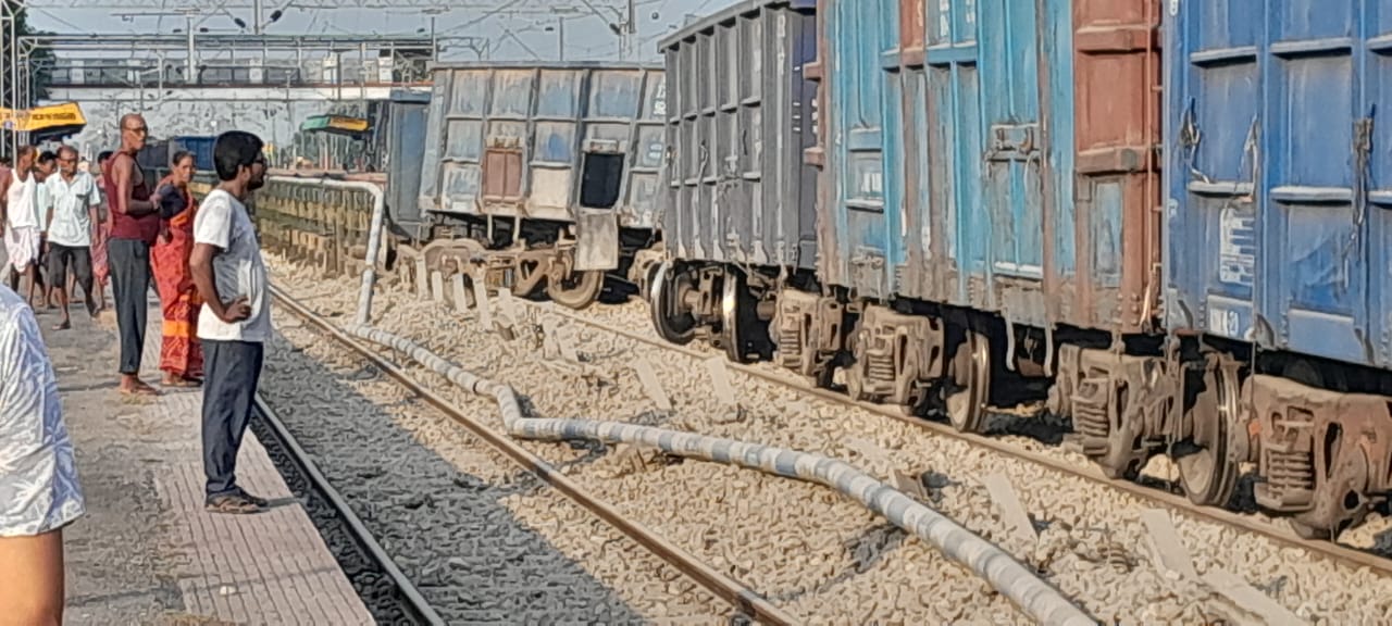 jalpaiguri, Five bogies , goods train derailed ,