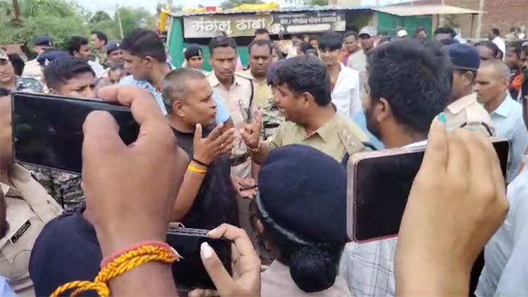 raipur, young man,   road and blocked