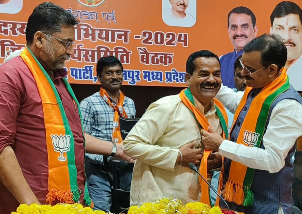 jabalpur,Senior Congress leader, Laxmi Ben joins BJP